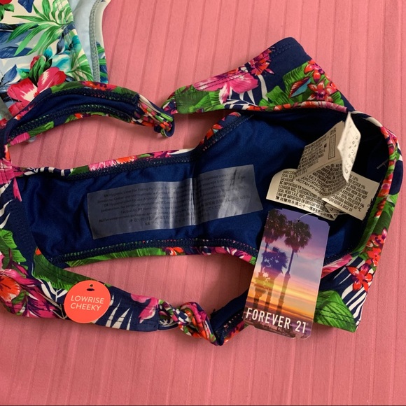 ❌ SOLD ❌ Forever 21 Cute Summery Beachwear - 2 for ₹550 - Picture 4 of 8